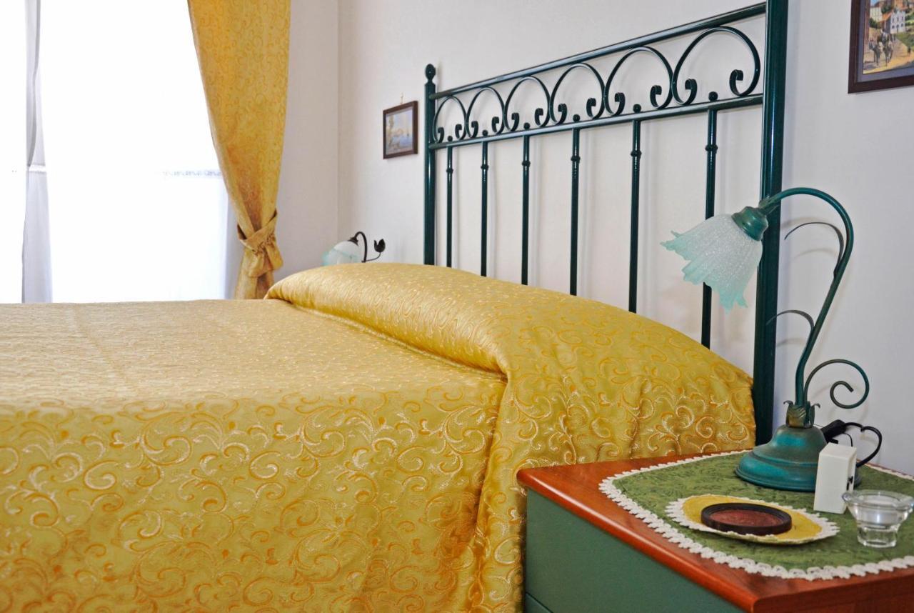 Bed & Breakfast A Castel Capuano Naples Extérieur photo